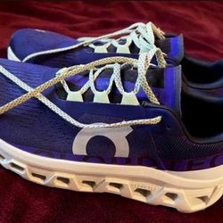 New On Running Men's Shoes / Size 11