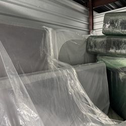 Queen bed Set And Sofa With Love Seat - $400 💵 Only