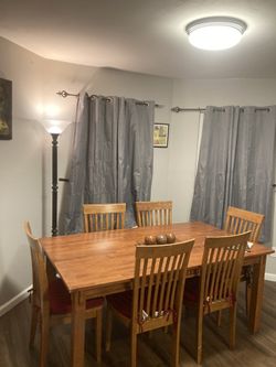 $250 - SOLID WOOD dining Table And 6 Chairs