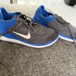 Boys Nike Sneakers Size 6 Y Nuevos