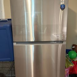 Midea Single Door Refrigerador/ Like Brand New - 6 Months Old 