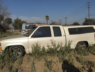 Pearl chevy silverado 1991 $$$$1000.00 low bowlers will be ignored