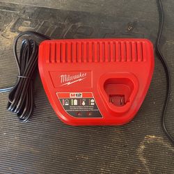 Milwaukee  M12 Charger