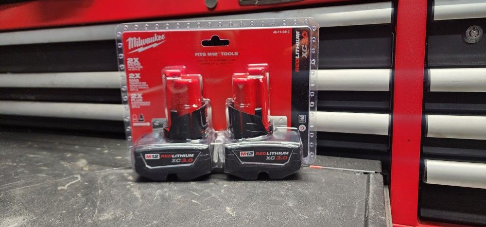 Milwaukee M12 Battery 3.0ah Package 
