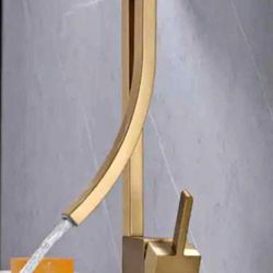 Elegant Sturdy Bathroom Faucet Brass In Brushed Gold