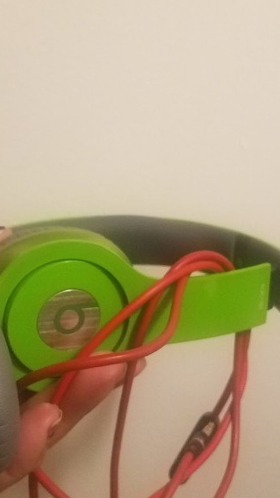 Beats By Dr Dree Not Bluetooth wnt rspnd is it anailable
