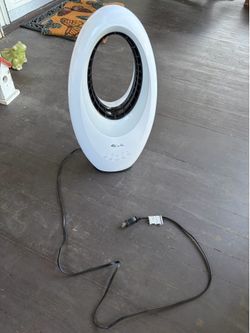 Live Pure Model LP1800FAPA Electric Fan w Washable Filter & Aroma Therapy Port