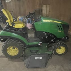 John Deere Lawn Tractor 1025r With Attachments