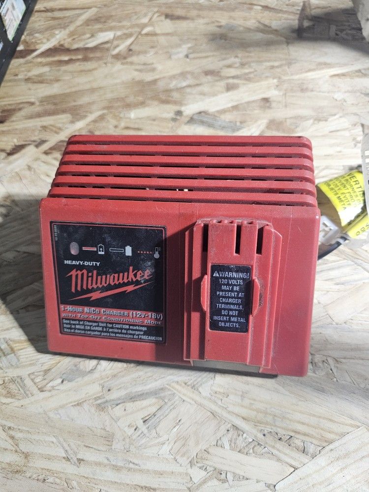 Milwaukee Battery Charger