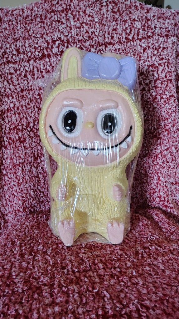 Labubu Bunny Bank – Rare Creepy-Cute Collectible 💀🐰