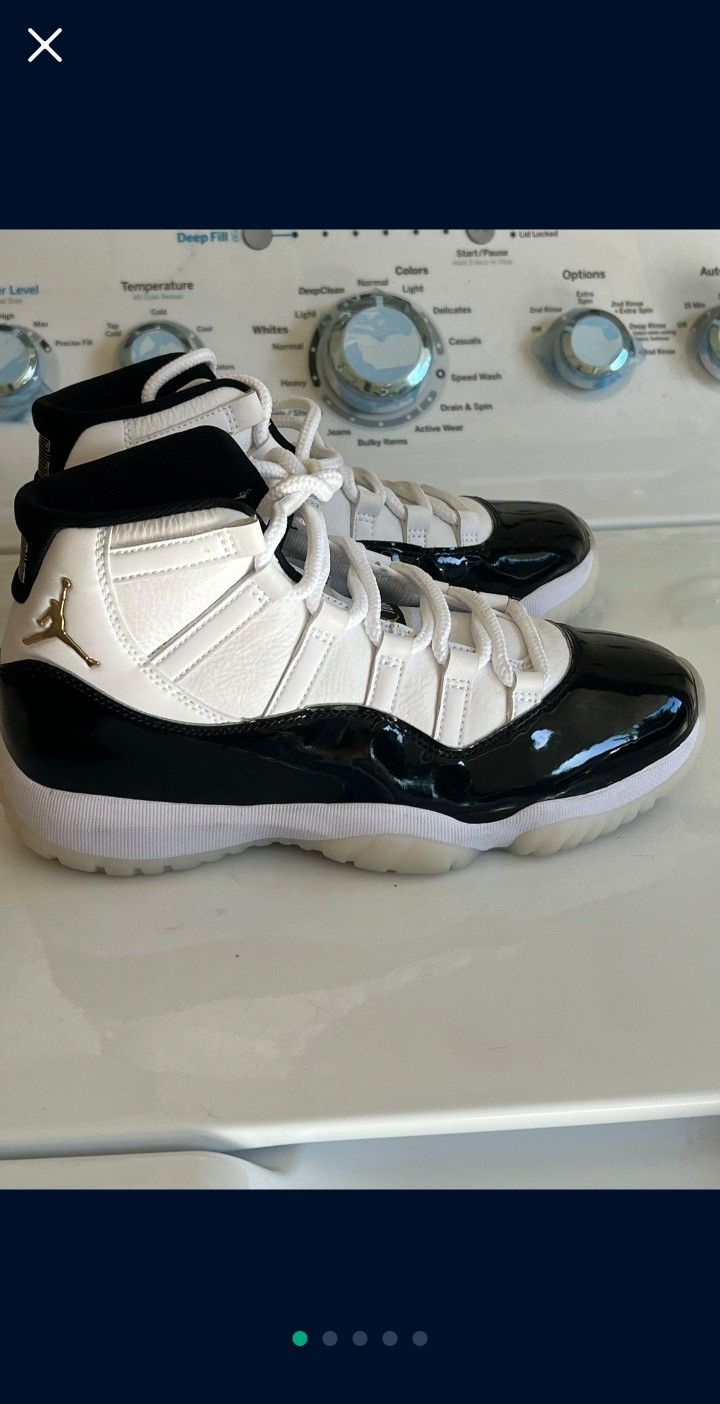 Jordan 11 Gradtitude Size 7.5 Men