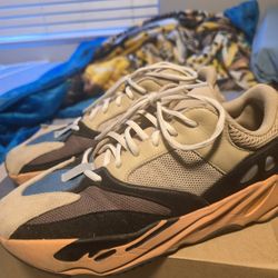 Yeezy 700 Enflame Amber Size 11.5
