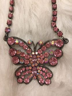 Gorgeous vintage butterfly crystal necklace pink