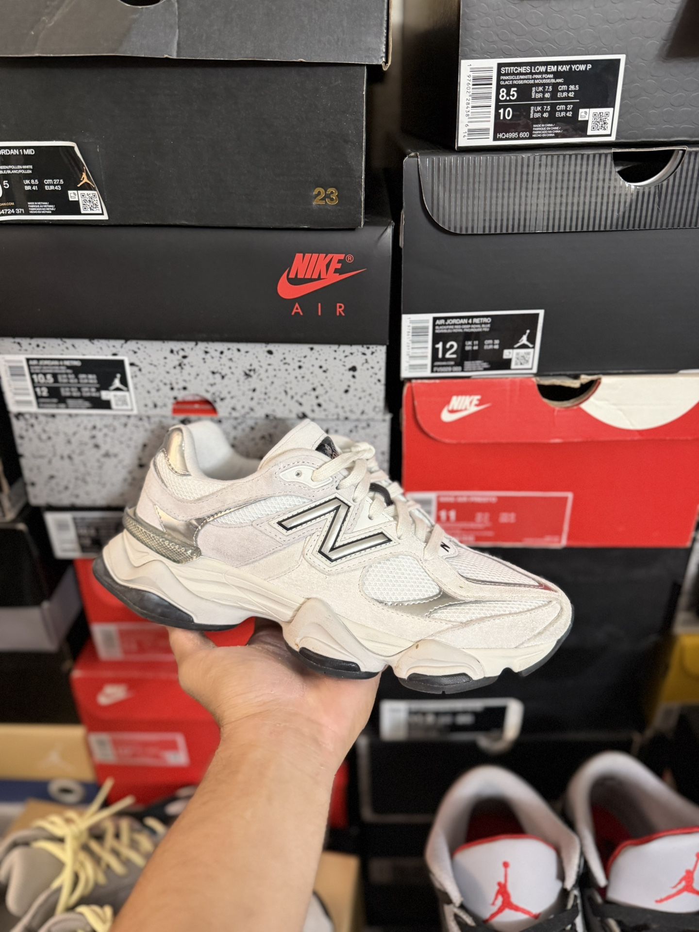 New Balance 9060 White Black Metallic Silver size 9W 7.5M VNDS