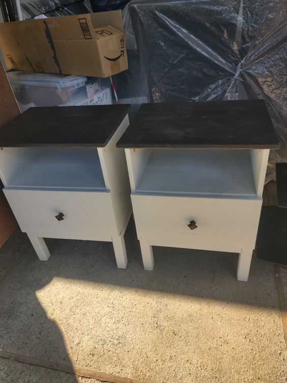 Nightstands/side tables
