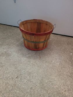 Vintage Apple Fruit Vegetable Farm Woven Slat Wooden Basket