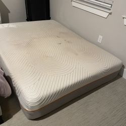 Queen Tempurpedic Mattress 