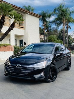 2020 Hyundai Elantra * Like new * Custom Rims
