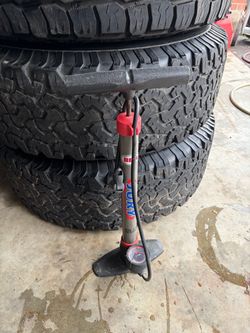 Bell Jury Floor Bike Pump with Gauge