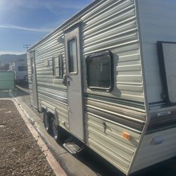 1988 Fleetwood Wilderness 22HE