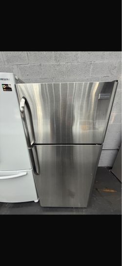 Frigidaire Refrigerator/ Refrigeradores