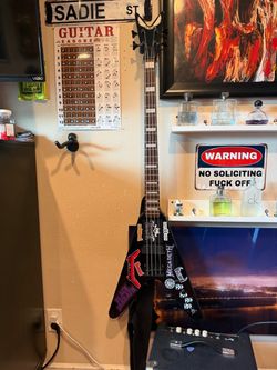 Dean base guitar with finder amp