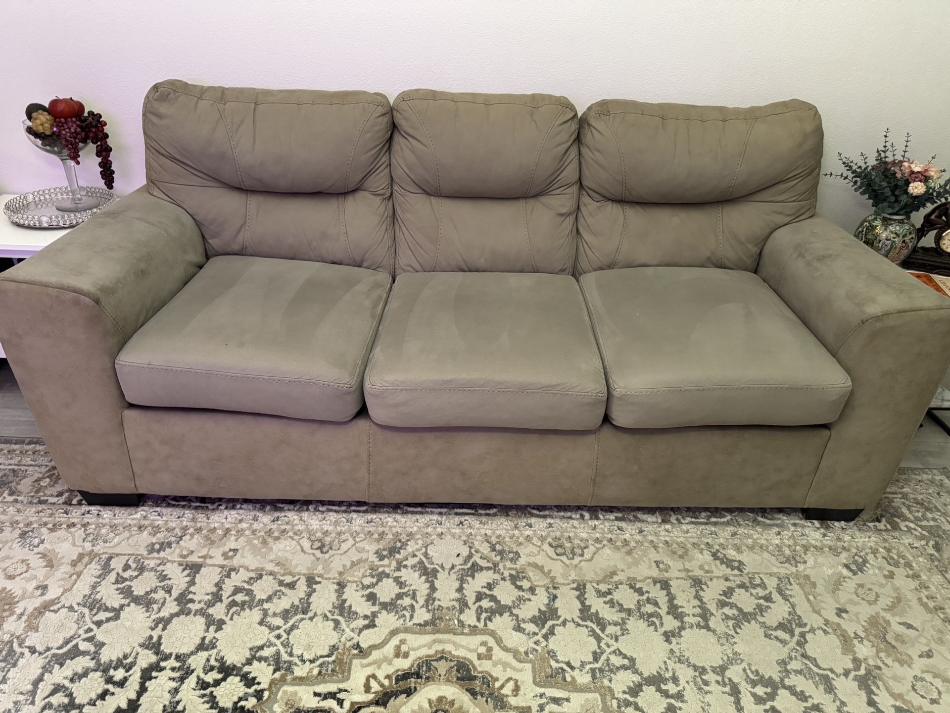 Couch/ Sofa