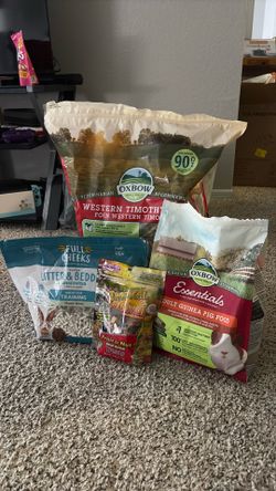 Guinea pig food and training litter
