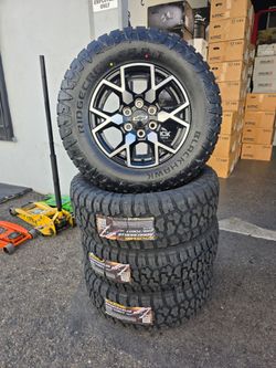 17" CHEVY truck/suv rims w- 32" Ridgecrawler RT tires 265-70R17