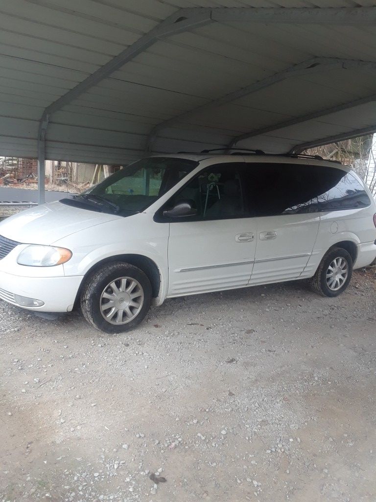 2003 Chrysler Town & Country