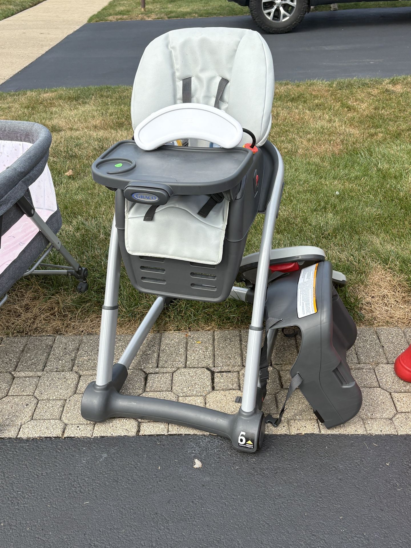 High chair With Extra Parts For Growing
