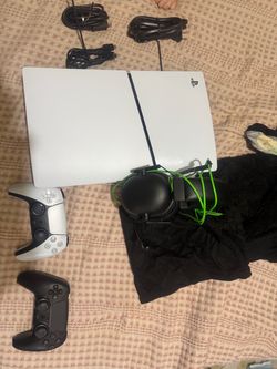 Ps5 disk version w/controllers and headset