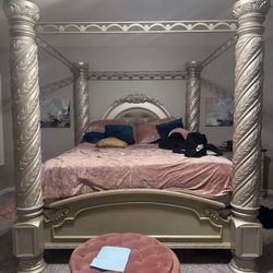 Luxurious Bedroom Suit