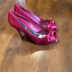 Woman’s White House Black Market Leather Sole Heels Shipping Available 