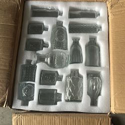 30 Piece Glass Vases