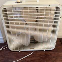 Vtg Box FAN 20 Inches