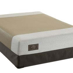 Queen Size Mattress.  Like New condition
