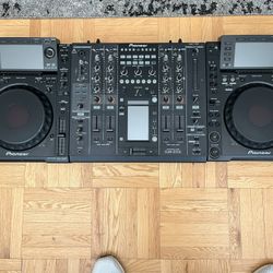DJM 2000 and Two CDJ2000’s