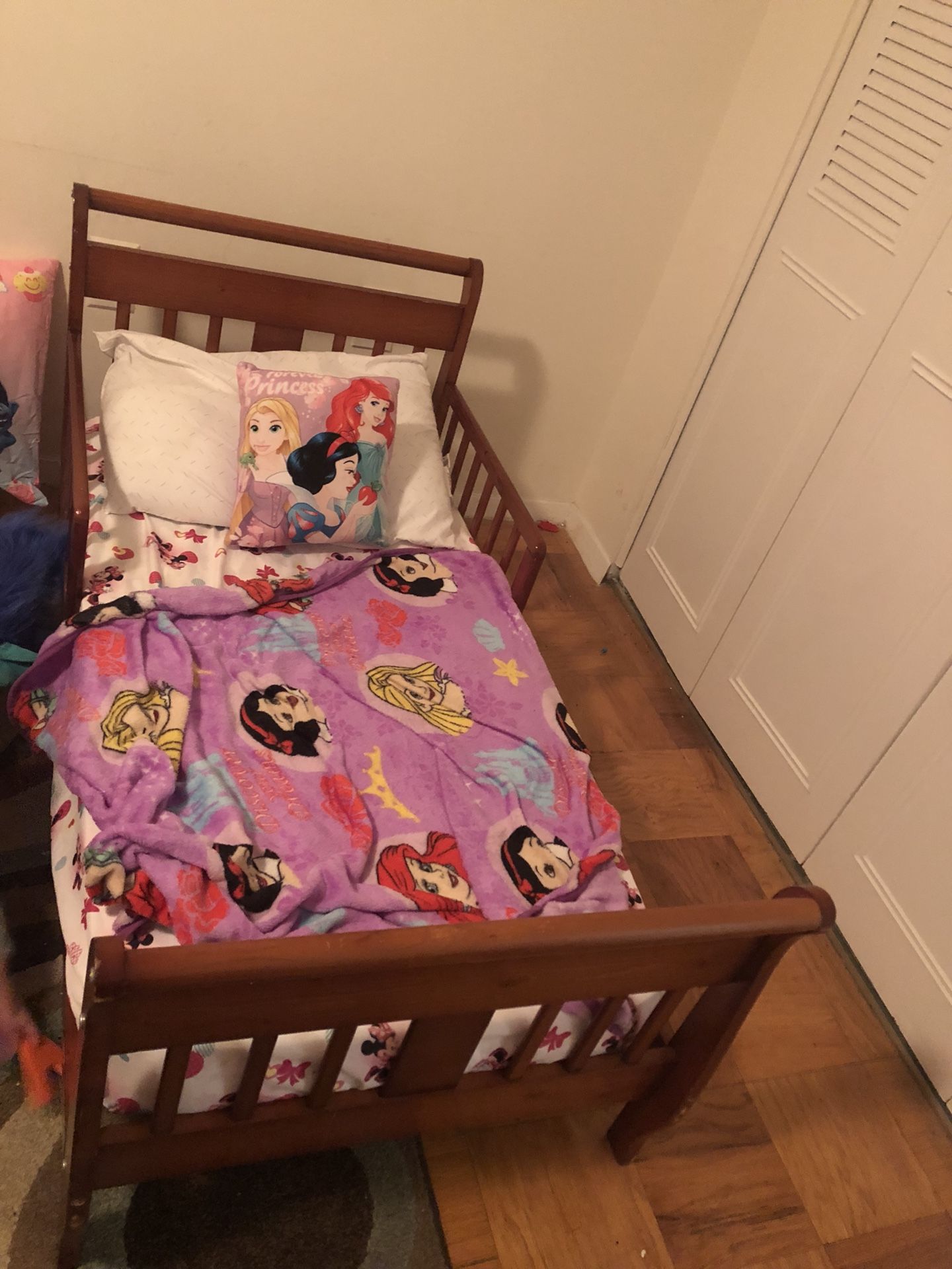 Toddler bed