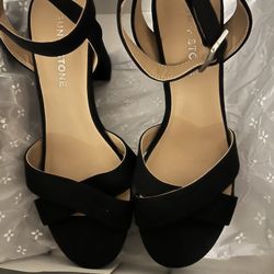 Sun + Stone block heel sandal size M NEW