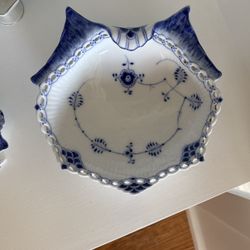 Royal Copenhagen Blue Fluted Half Lace #557 Pickle Dish "Shell"