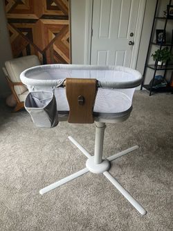 HALO Bassinest Swivel Sleeper Baby Bassinet