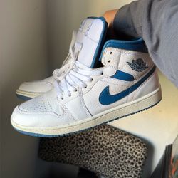 Jordan 1 Mids 