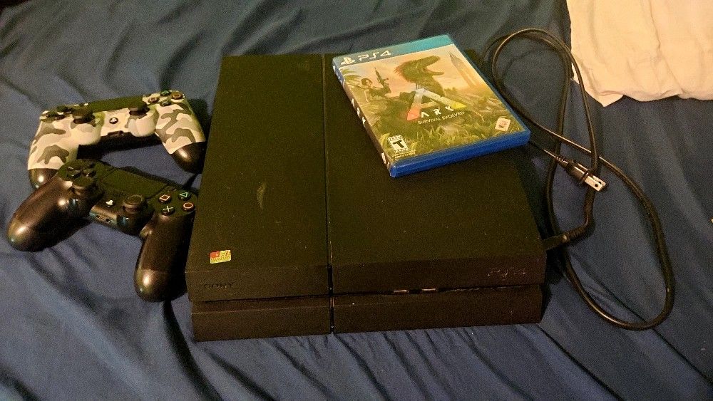 PlayStation 4 PS4 400 GB with Controllers, Games