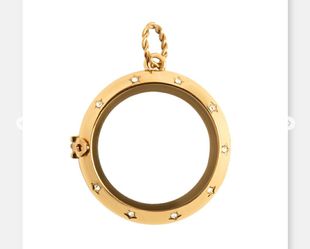 JUSTICE LEAGUE MEDIUM GOLD WONDER WOMAN LOCKET WITH SWAROVSKI CRYSTALS