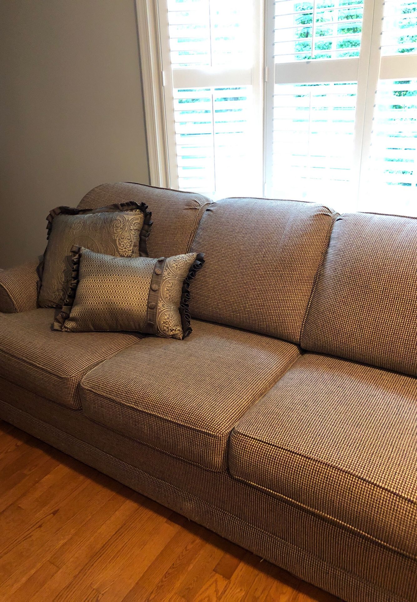 Couch — SALE— $39