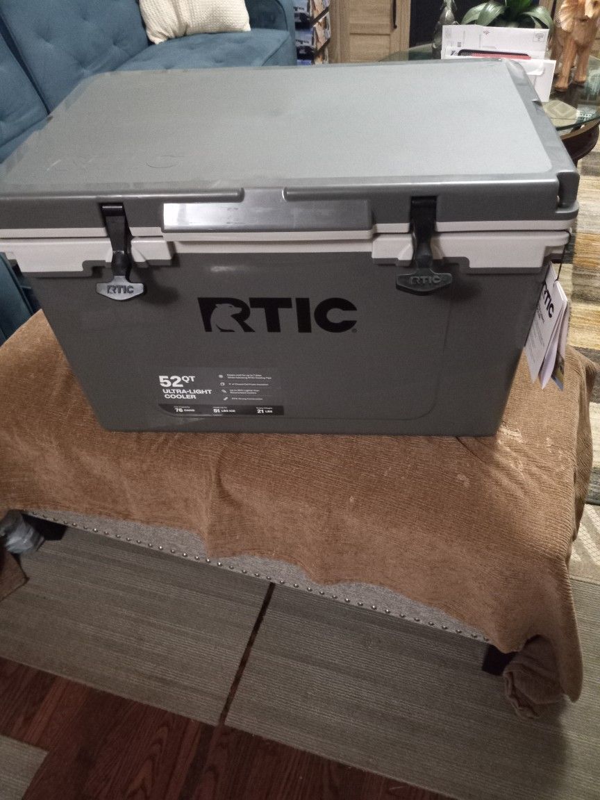 New RTIC 52 Qt Ultra Light Cooler (Top Right Corner Cracked)