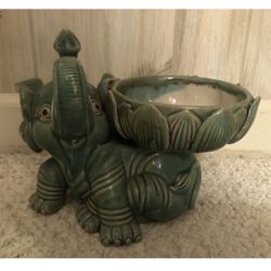 Vintage Ceramic Elephant Potter/Jewelry Dish/Bowl 9x6x7”H Very Good Condition