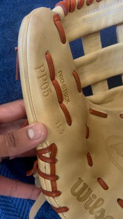 Baseball glove Wilson  A2000 tan.