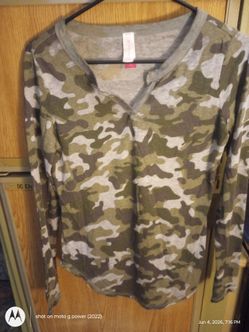 No boundaries women's cameo long sleeve shirt size medium